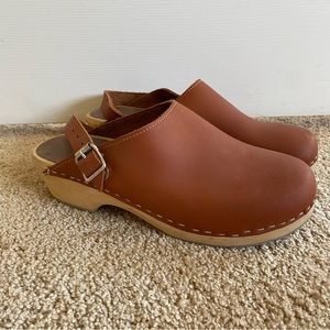 MIA brown leather clogs